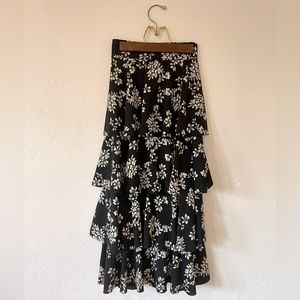 Beautiful black and white floral tiered skirt, size S